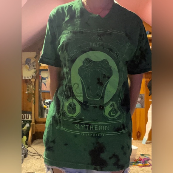 Green Hot topic Slytherin Tshirt Harry Potter - Picture 2 of 2